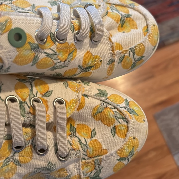 NWT VIONIC BEACH LEMON SHOES SNEAKERS VACAY SLIP ON 6.5 - Picture 11 of 11